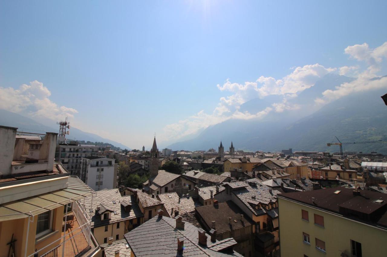 Lovely Panoramic View Apartment - Affitti Brevi Italia Aosta Buitenkant foto